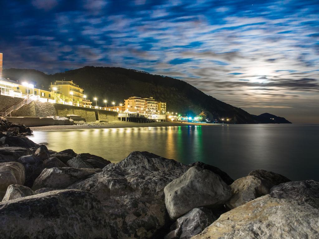Kriss Deiva Marina